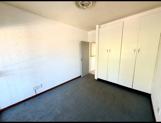 2 BEDROOM APARTMENT TO LET IN WINDSOR EAST